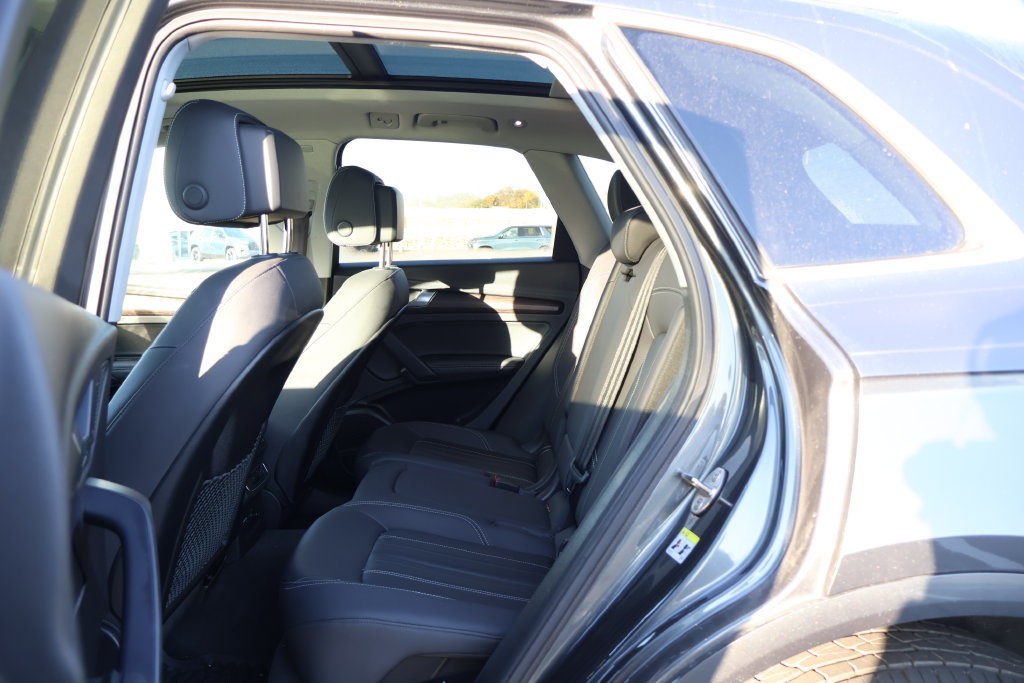 Used 2023 Audi Q5 2.0T Premium Plus w/ Premium Plus Package AWD/4WD image 37