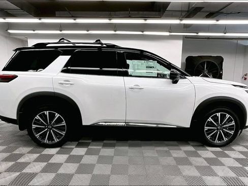 New 2026 Nissan Pathfinder Platinum w/ Cargo Package AWD/4WD image 18