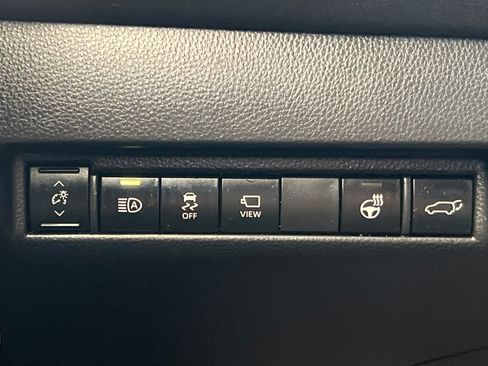 Certified 2022 Toyota Venza Limited AWD/4WD image 32