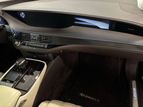 Used 2018 Lexus LS 500 w/ Luxury Package RWD image 20