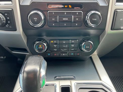 Used 2019 Ford F150 Lariat image 28