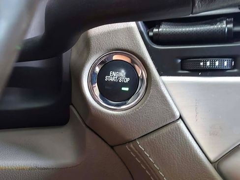 Used 2018 GMC Yukon XL SLT w/ Premium Edition AWD/4WD image 31