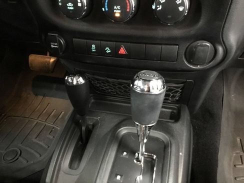 Used 2016 Jeep Wrangler Sport w/ Quick Order Package 24S AWD/4WD image 17