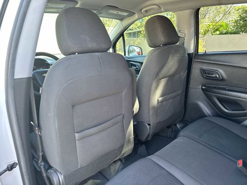 Certified 2022 Chevrolet Trax LS w/ Tint and Cruise Package image 16