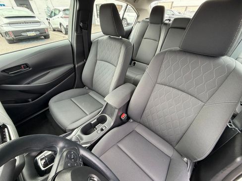 Used 2025 Toyota Corolla LE image 34