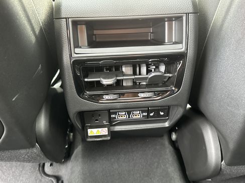 New 2025 Jeep Grand Cherokee Limited w/ Luxury Tech Group II image 23