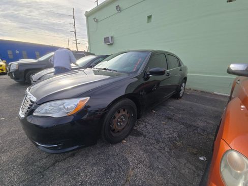 Used 2014 Chrysler 200 LX image 3