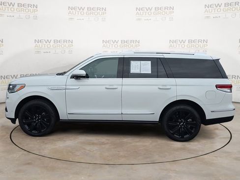 Used 2024 Lincoln Navigator Reserve AWD/4WD image 2