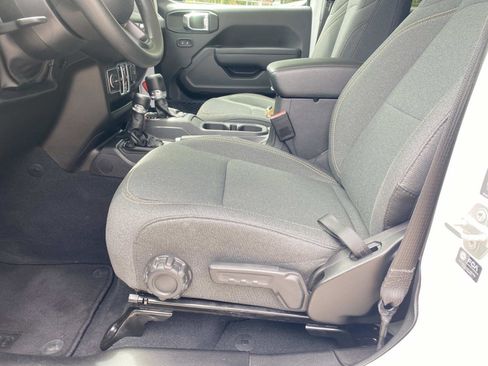 Used 2025 Jeep Gladiator Sport AWD/4WD image 21