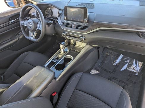 Used 2024 Nissan Altima 2.5 SV image 10