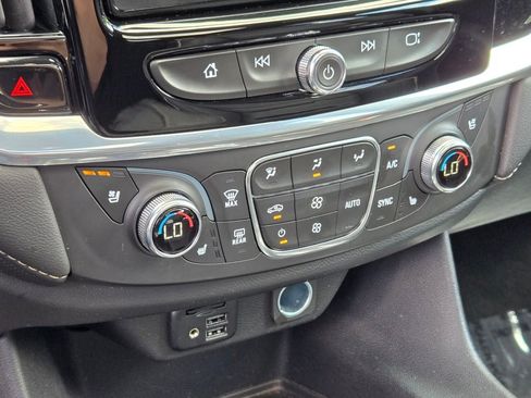 Used 2023 Chevrolet Traverse Premier FWD image 30