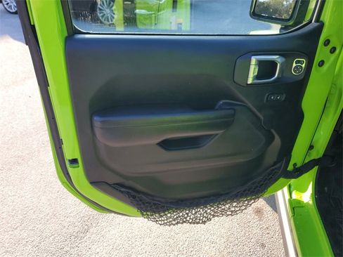 Used 2021 Jeep Gladiator Willys image 10