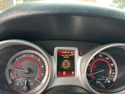 Used 2018 Dodge Journey SXT image 12