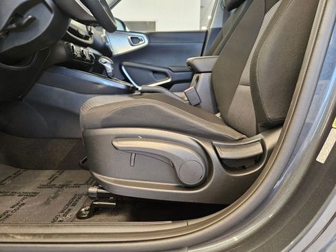 Used 2025 Kia Soul LX w/ LX Technology Package image 15