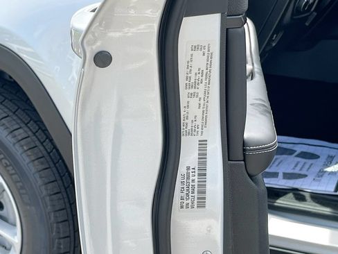 New 2026 Jeep Grand Cherokee L Laredo w/ Trailer Tow Package AWD/4WD image 30