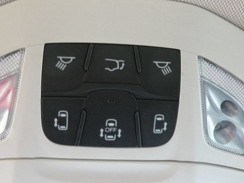 Used 2023 Chrysler Pacifica Touring-L FWD image 36