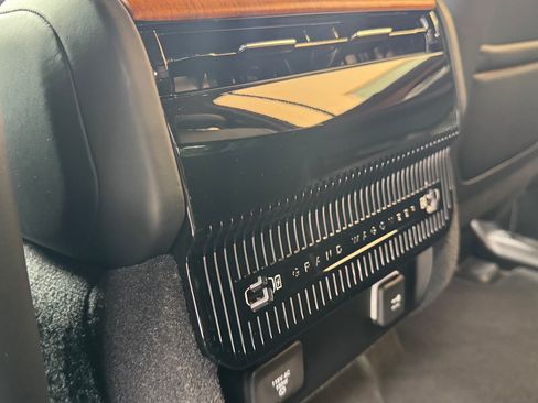 Used 2024 Jeep Grand Wagoneer Series III AWD/4WD image 21