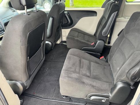 Used 2016 Dodge Grand Caravan SXT image 10