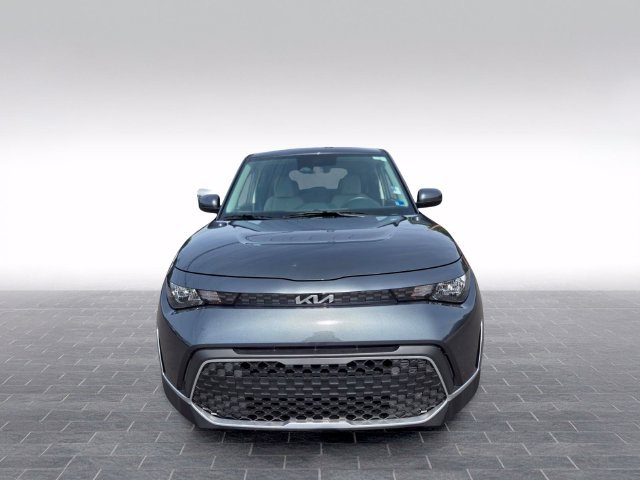 Used 2025 Kia Soul LX w/ LX Technology Package FWD image 2