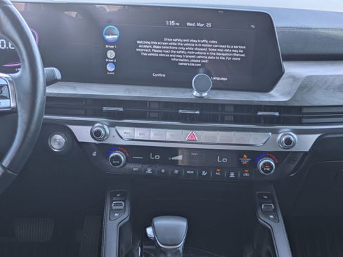 Used 2025 Kia Telluride AWD image 14