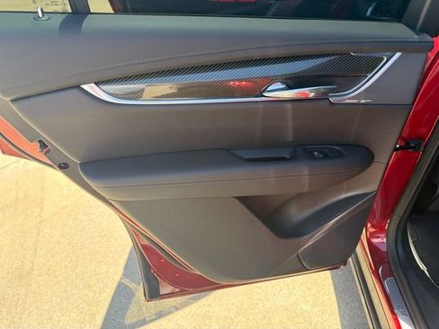 Certified 2023 Cadillac XT6 Sport w/ LPO, ONYX Package AWD/4WD image 19