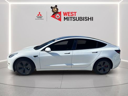 Used 2021 Tesla Model 3 Standard Range Plus image 3