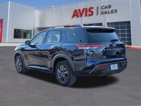 Used 2024 Nissan Pathfinder SV image 3