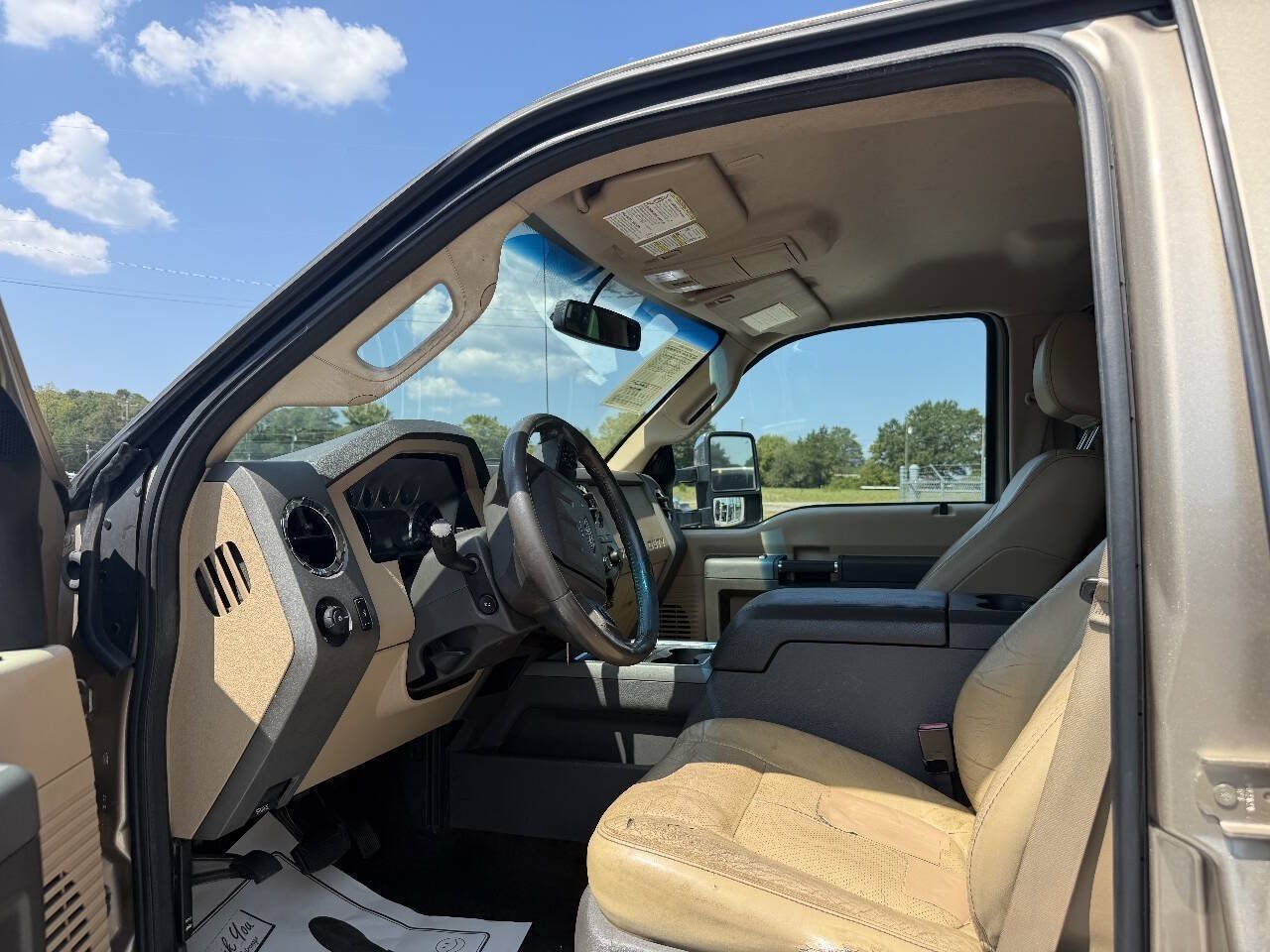 Used 2011 Ford F250 Lariat w/ Lariat Interior Pkg AWD/4WD image 8