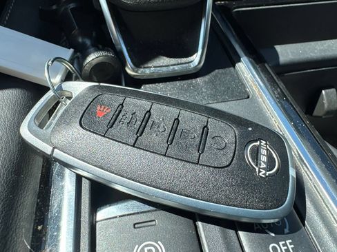 Used 2023 Nissan Pathfinder SL AWD/4WD image 19