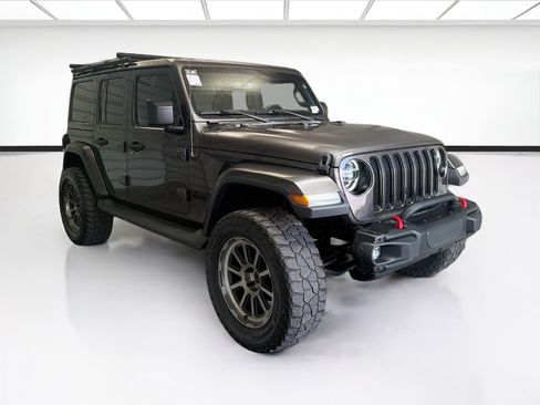 Used 2018 Jeep Wrangler Unlimited Sahara AWD/4WD image 3