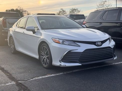 Used 2021 Toyota Camry XLE image 4