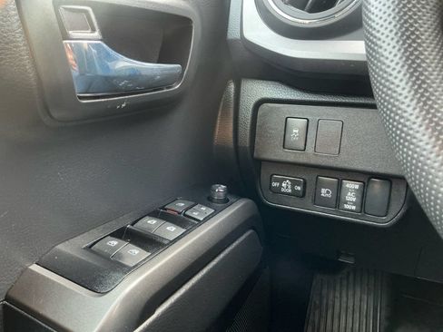 Used 2023 Toyota Tacoma TRD Off-Road AWD/4WD image 20