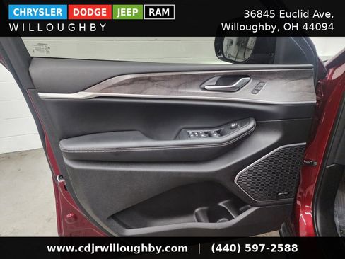 Used 2024 Jeep Grand Cherokee L Limited AWD/4WD image 11