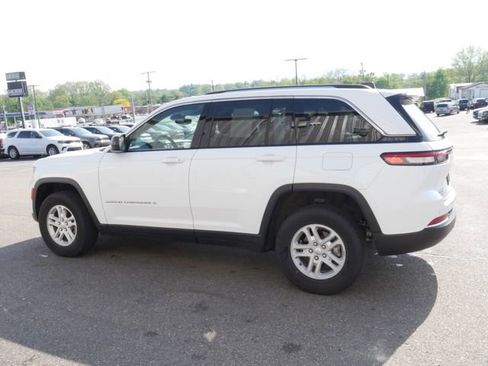 Used 2023 Jeep Grand Cherokee Laredo AWD/4WD image 7