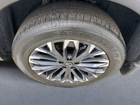 Used 2025 Nissan Rogue SL w/ Tech Package image 21