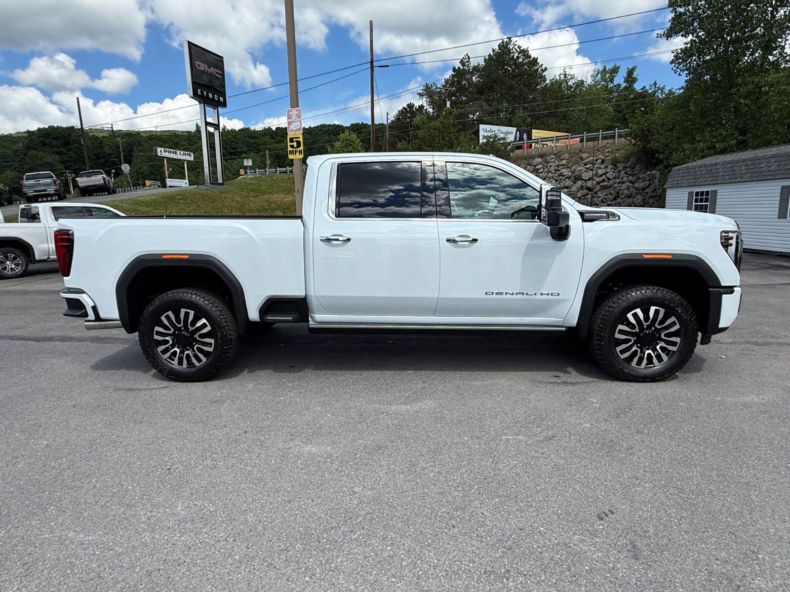 New 2026 GMC Sierra 2500 Denali Ultimate w/ LPO, Black Badging Package AWD/4WD image 6
