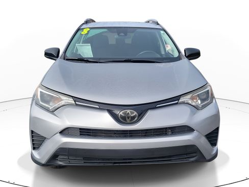 Used 2018 Toyota RAV4 LE image 2