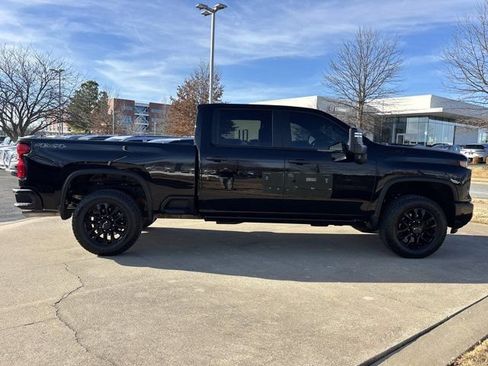 Used 2025 Chevrolet Silverado 2500 Custom w/ Custom Value Package image 2