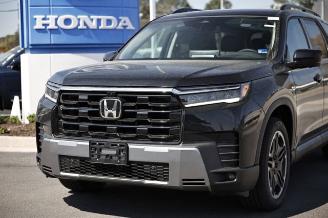 New 2026 Honda Pilot Touring image 2