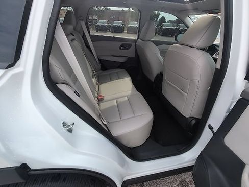 Used 2023 Nissan Rogue SV w/ SV Premium B Package FWD image 5