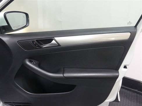 Used 2015 Volkswagen Jetta SE FWD image 19