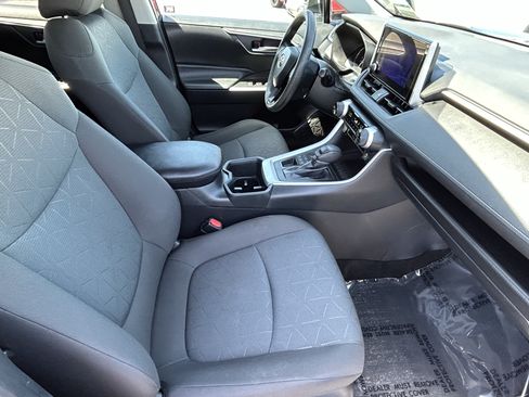 Used 2023 Toyota RAV4 XLE AWD/4WD image 9