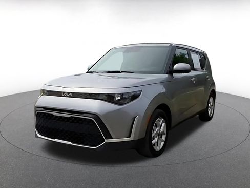 Used 2025 Kia Soul LX w/ LX Technology Package FWD image 4