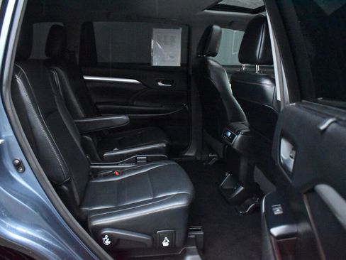 Certified 2017 Toyota Highlander SE image 23