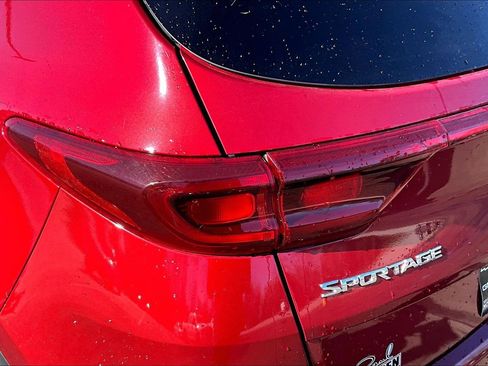 Used 2022 Kia Sportage EX w/ EX Technology Package image 23