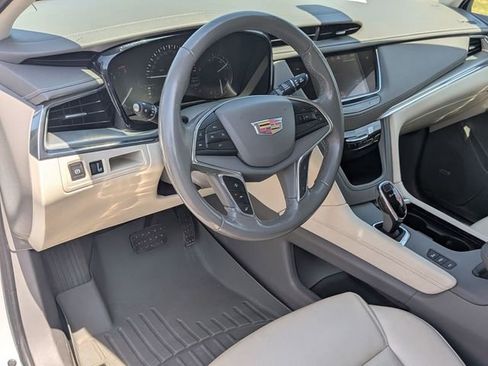 Used 2018 Cadillac XT5 Luxury w/ Driver Awareness Package AWD/4WD image 11