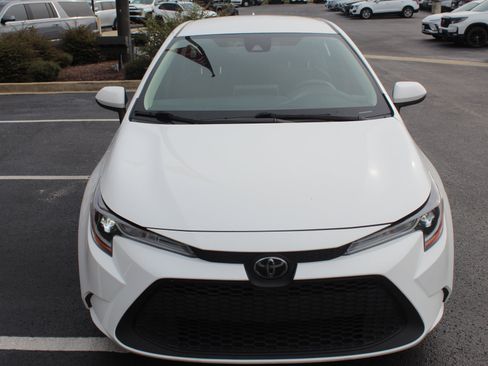 Used 2020 Toyota Corolla LE FWD image 3