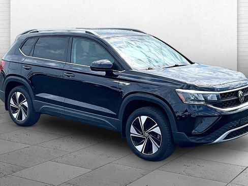Used 2023 Volkswagen Taos SE AWD/4WD image 1