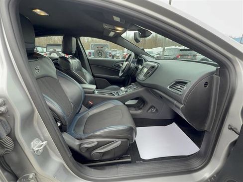 Used 2015 Chrysler 200 S image 25