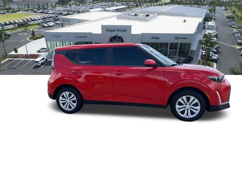 Used 2025 Kia Soul LX image 12